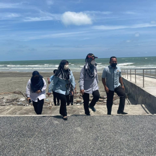 LAWATAN KERJA PEMBERSIHAN PERSISIR PANTAI DAN KAWASAN PERKELAHAN PANTAI TANJUNG BALAU 2