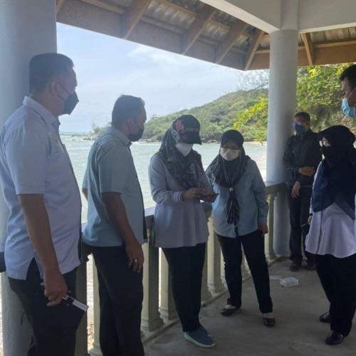 LAWATAN KERJA PEMBERSIHAN PERSISIR PANTAI DAN KAWASAN PERKELAHAN PANTAI TANJUNG BALAU 3